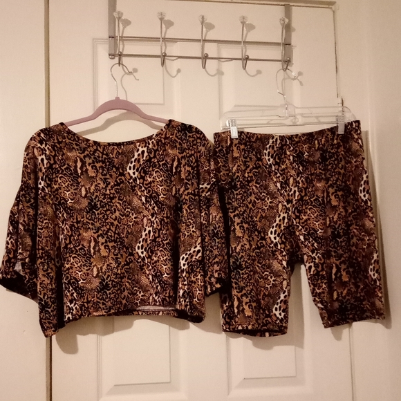 Fench Affair Tops - (Clearance) French Affair brown 🤎 leopard print crop top and shorts set